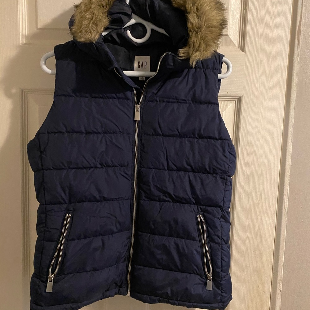 Gap Navy puffer vest M